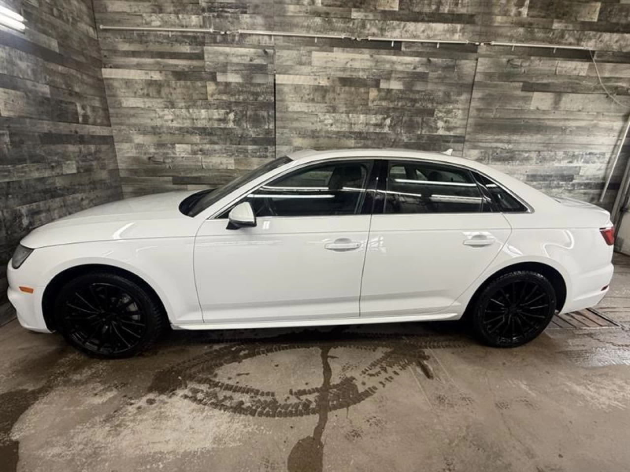 2018 Audi A4 Technik AWD CUIR NAV TOIT Image principale