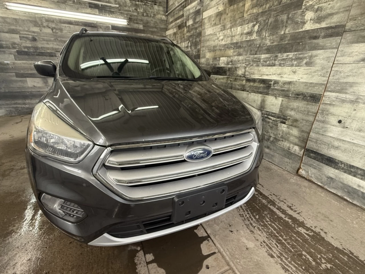 2018 Ford Escape SE AWD CAM DE RECUL **APPROUVÉ À 99.9%** Image principale