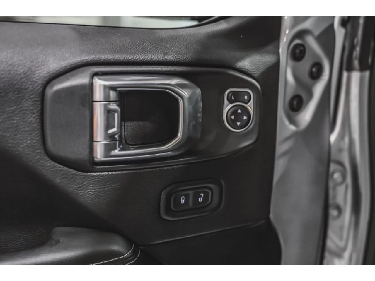 2023 Jeep Wrangler 4XE Sahara 4X4 COLD WEATHER GROUP Image principale