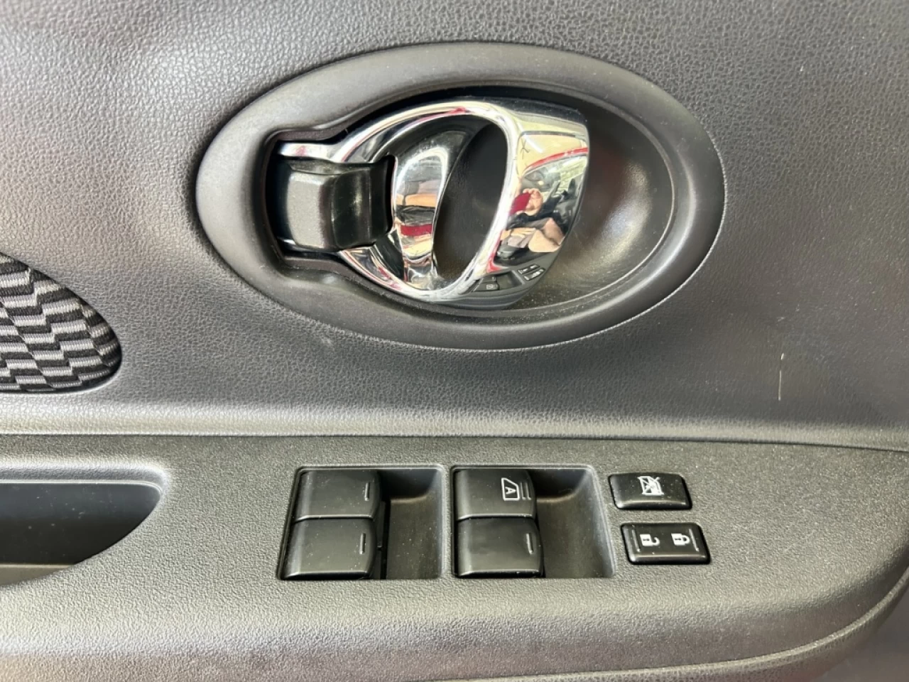 2017 Nissan Micra S AUTO A/C BLUETOOTH **APPROUVÉE 99,9%** Main Image