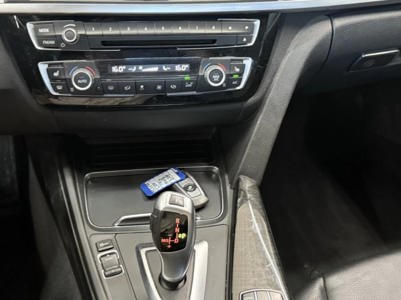 2017 BMW 3 Series 330i xDrive AWD CUIR TOIT NAV **APPROUVÉ 99.9%** Image principale