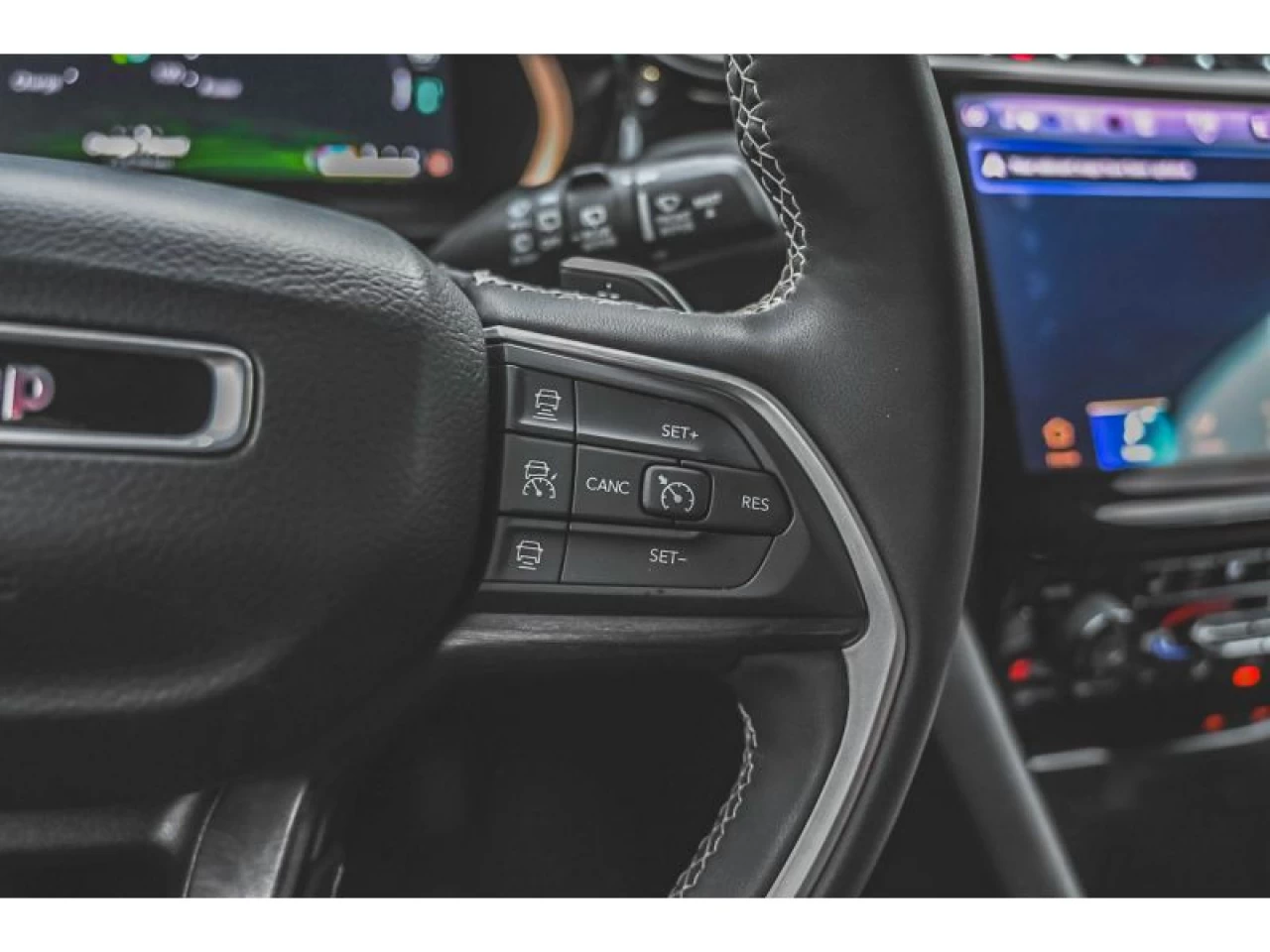 2022 Jeep Grand Cherokee 4xe 4x4 LUXURY REAR SEAT VIDEO PASSENGER SCREEN Image principale