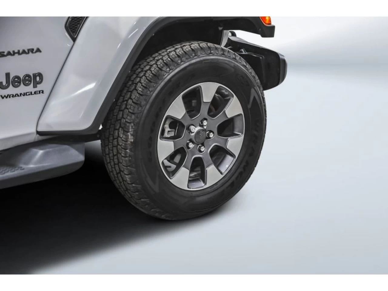 2023 Jeep Wrangler Sahara 4 Door 4x4 GROUPE REMORQUAGE Image principale
