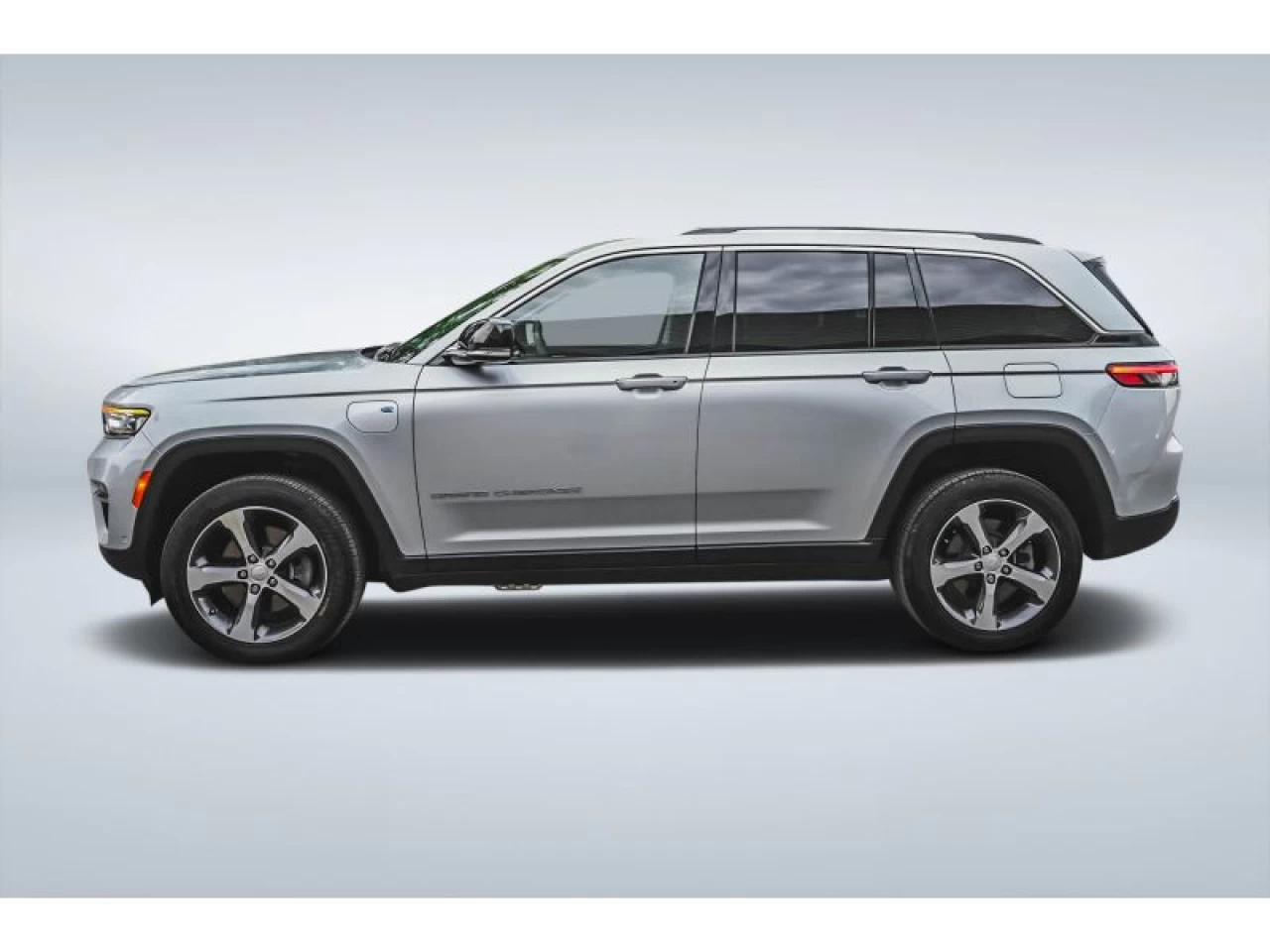 2022 Jeep Grand Cherokee 4xe 4x4 LUXURY REAR SEAT VIDEO PASSENGER SCREEN Image principale