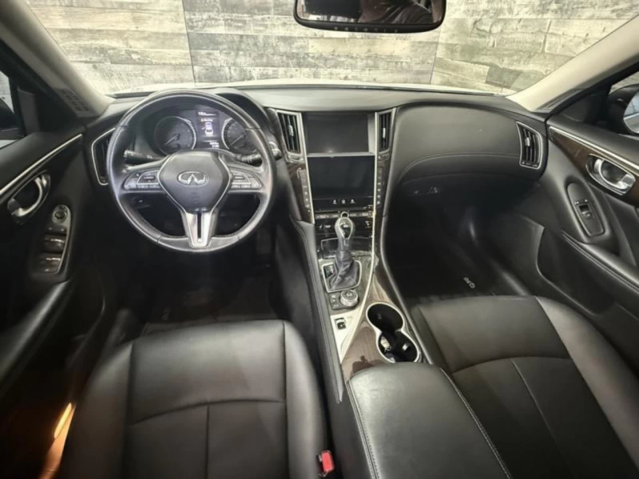2018 Infiniti Q50 2.0t LUXE AWD CUIR TOIT NAV ** APPROUVÉ À 99.9% ** Image principale