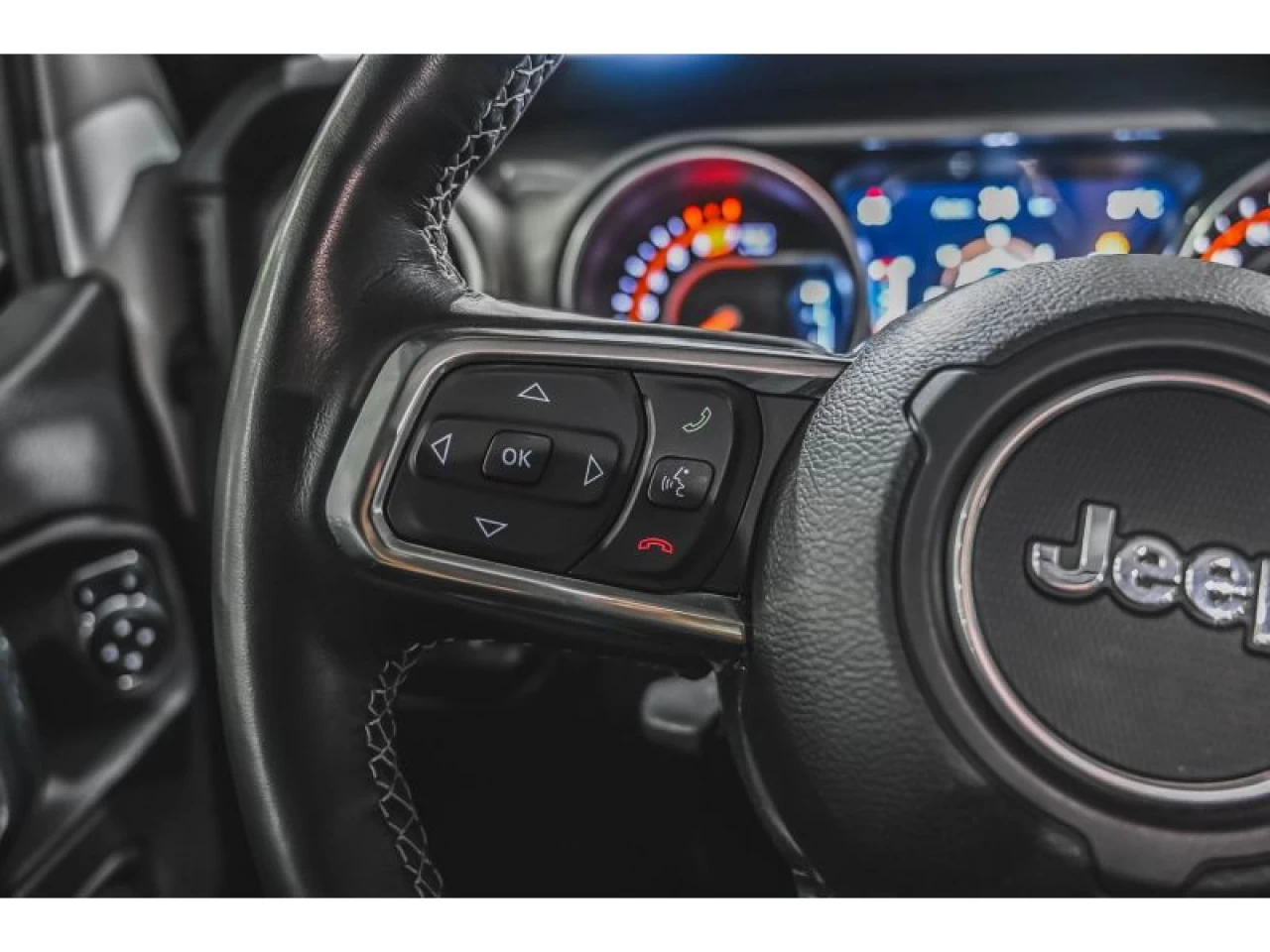 2023 Jeep Wrangler Sahara 4 Door 4x4 GROUPE REMORQUAGE Image principale