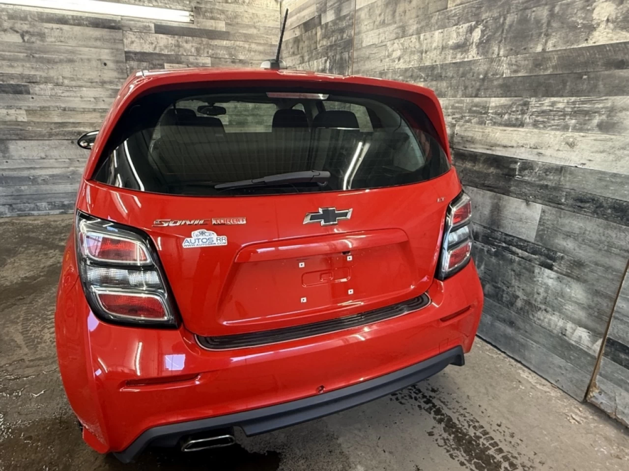 2018 Chevrolet Sonic LT AUTO TOIT CAM DE RECUL **APPROUVÉ À 99.9%** Image principale