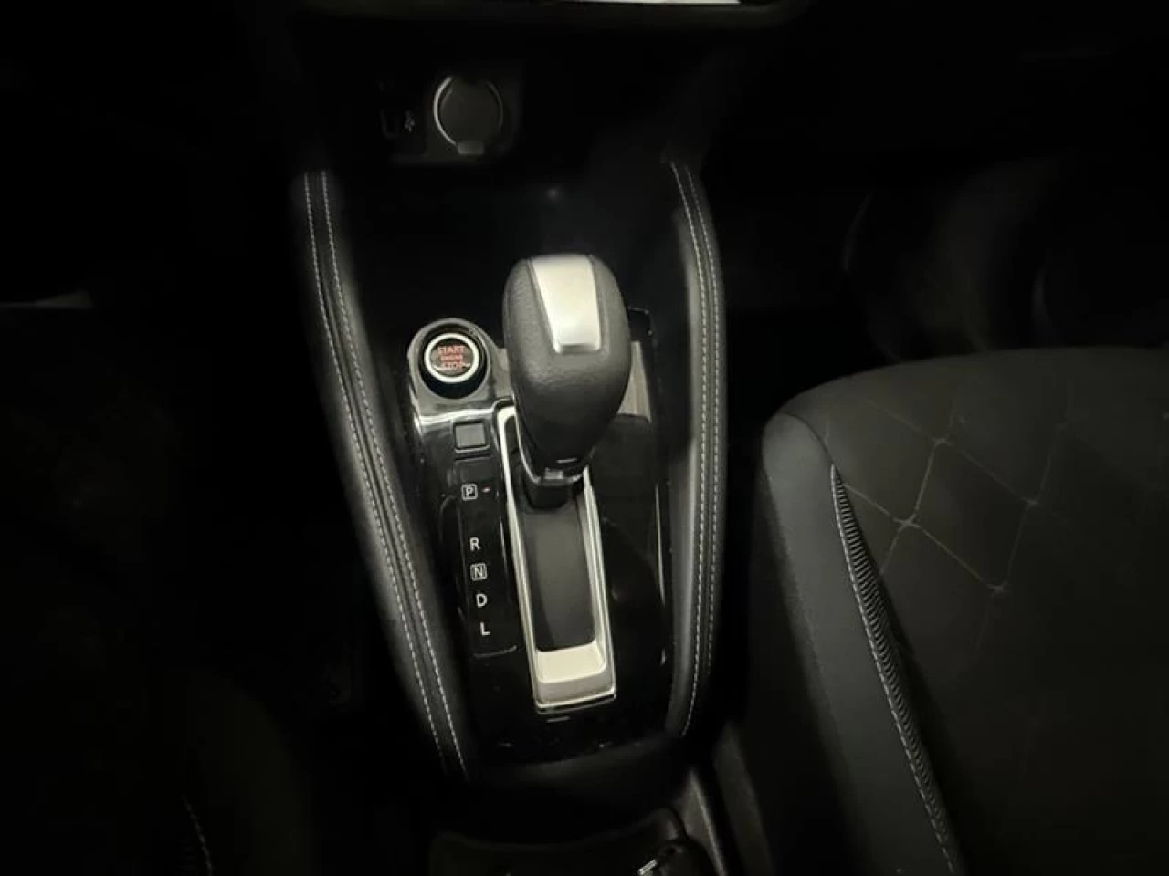 2019 Nissan Kicks SV Bluetooth sieges chauffant commande au volant** Main Image