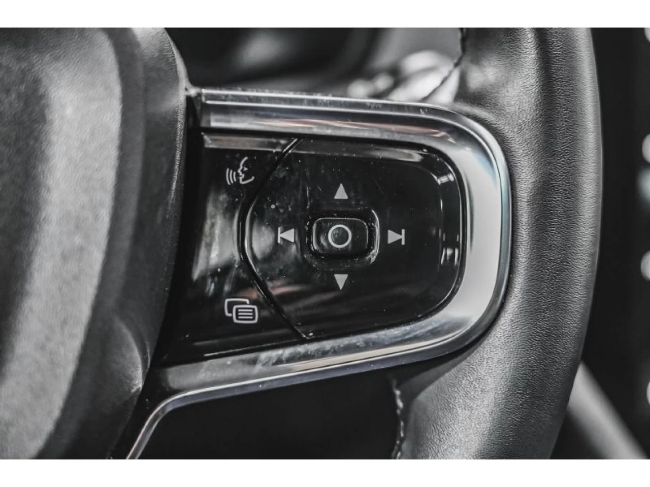 2025 Polestar 2 Long Range Dual Motor TOIT PANORAMIQUE Image principale