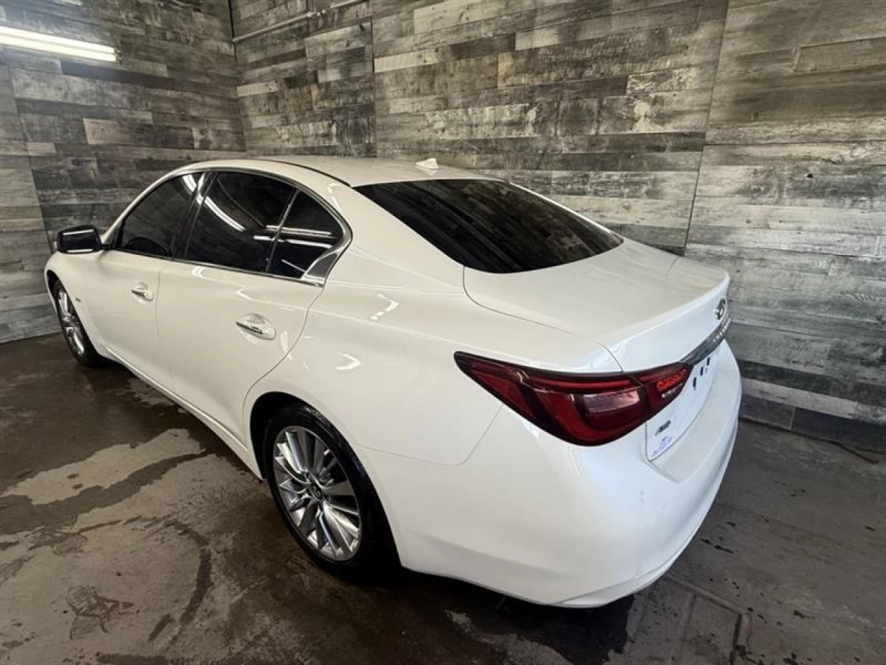 2018 Infiniti Q50 2.0t LUXE AWD CUIR TOIT NAV ** APPROUVÉ À 99.9% ** Image principale