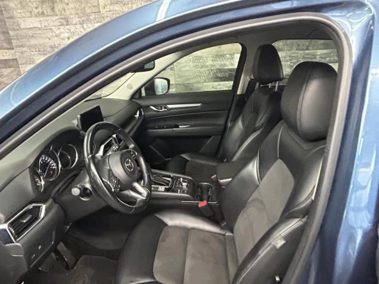 2018 Mazda CX-5 GS AWD NAV CUIR **APPROUVÉE 99,9%** Image principale