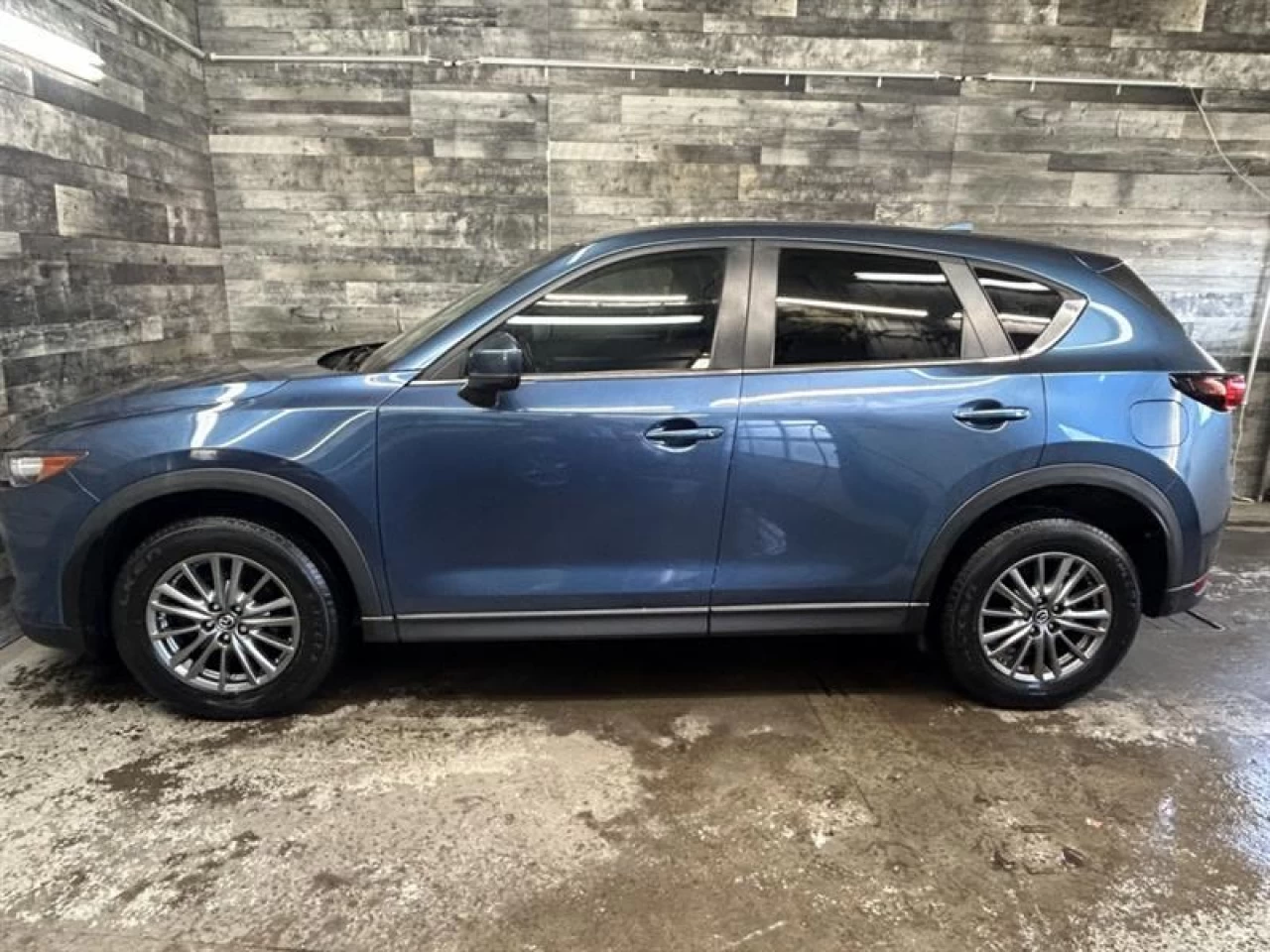 2018 Mazda CX-5 GS AWD NAV CUIR **APPROUVÉE 99,9%** Image principale