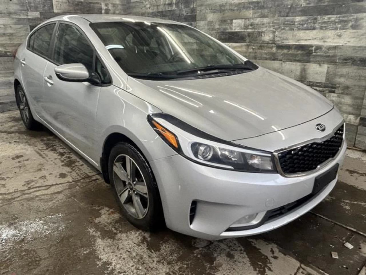 2018 Kia Forte Auto Cam de Recul S. Chauffant ** APPROUVÉE 99.9% Main Image