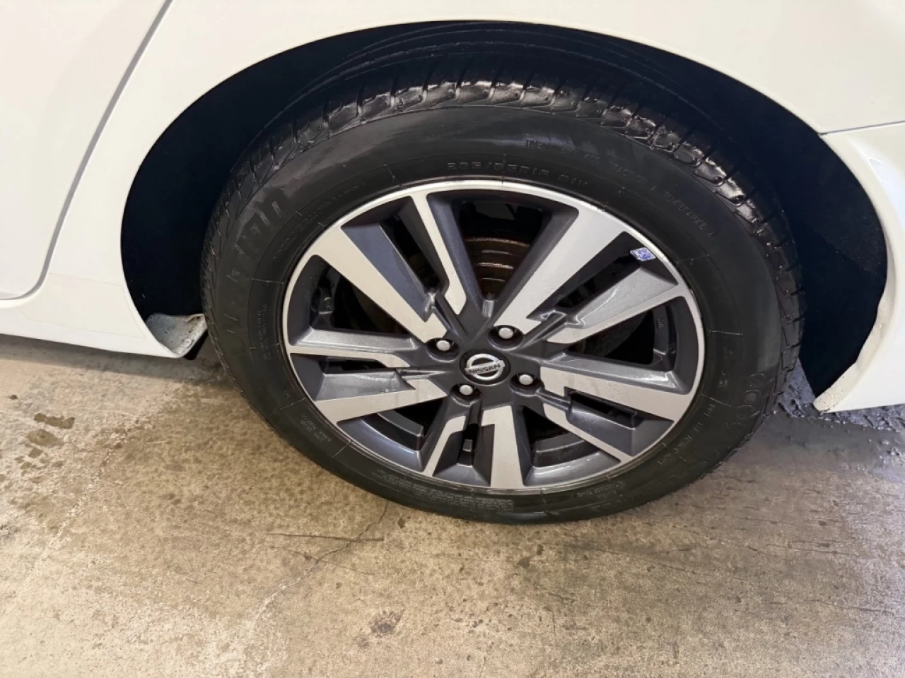 2021 Nissan Versa SV AUTO BLUETOOTH MAGS **APPROUVÉ À 99.9%** Main Image