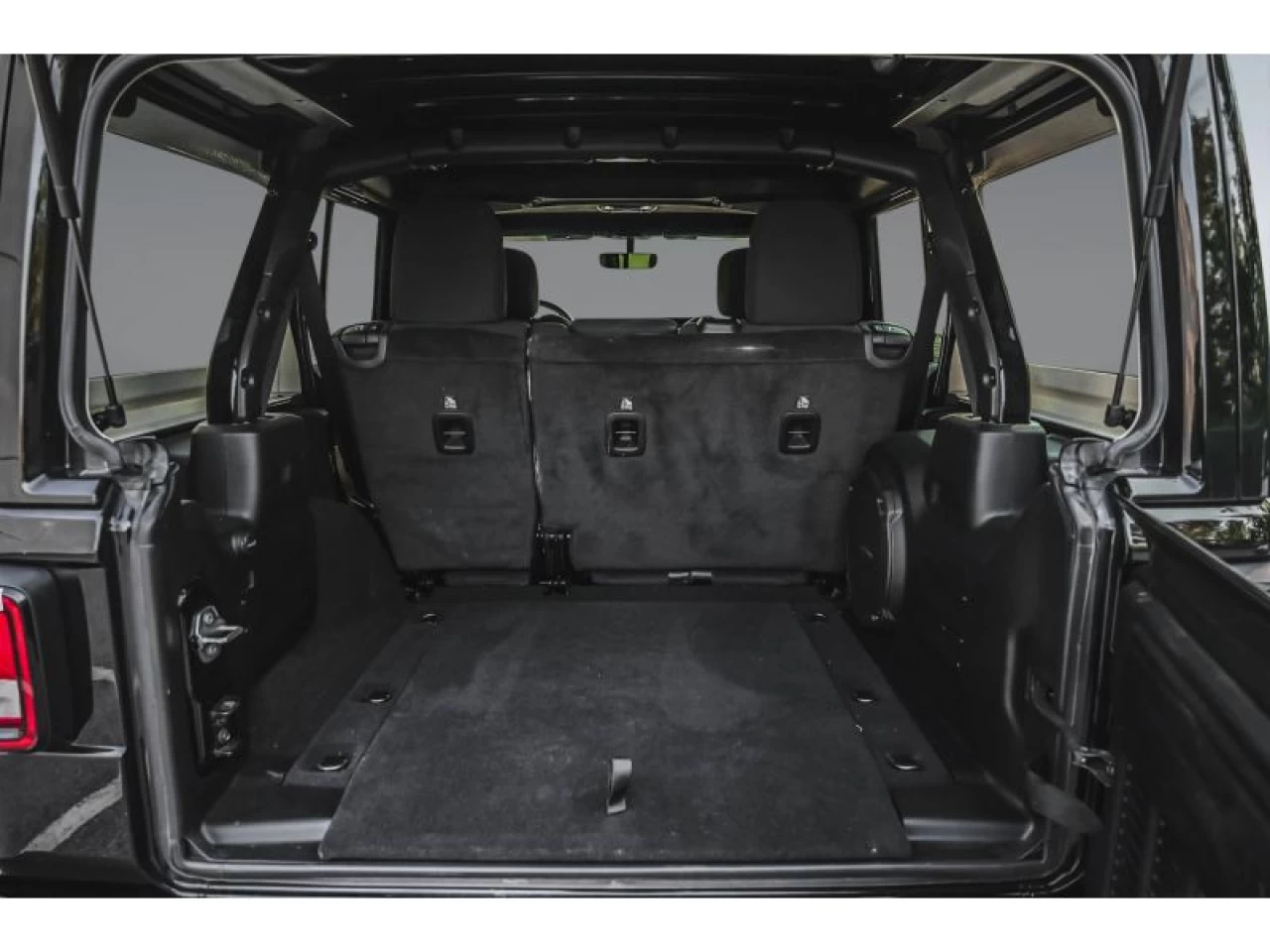 2023 Jeep Wrangler Sahara GROUPE REMORQUAGE TOIT SKY ONE-TOUCH Image principale
