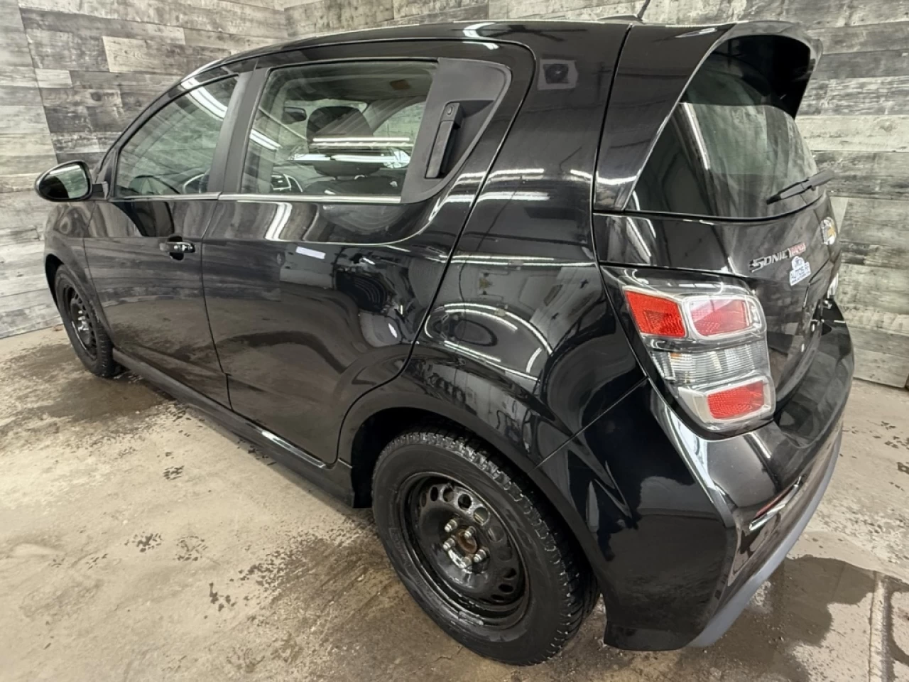 2017 Chevrolet Sonic LT Toit Cam de recul **ApprouvÉ À 99.9%** Image principale