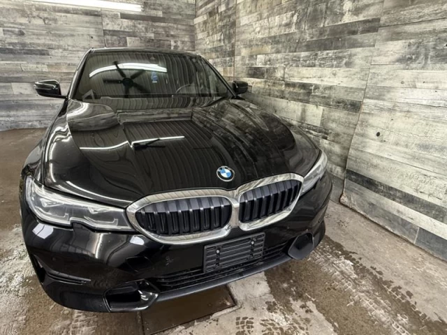 BMW 3 Series 330i xDrive AWD CUIR TOIT NAV ** APPROUVÉ À 99.9% 2021