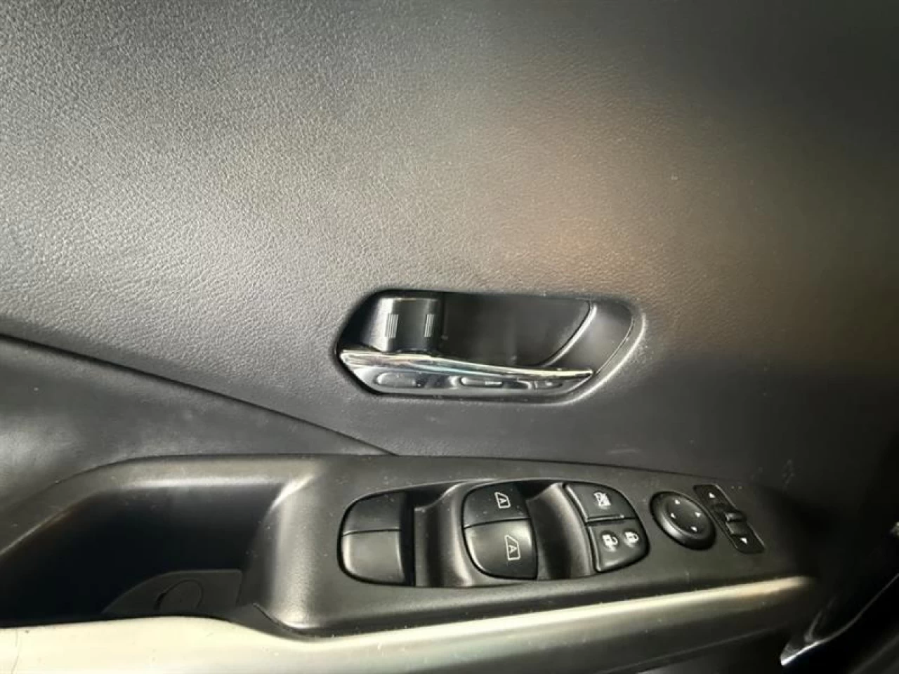 2019 Nissan Kicks SR CUIR ** APPROUVÉ À 99.9% ** Image principale