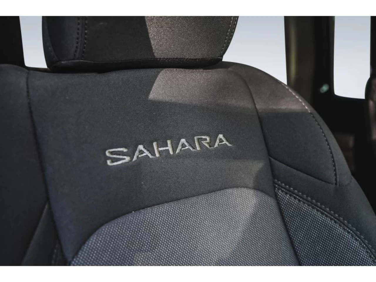 2023 Jeep Wrangler Sahara GROUPE REMORQUAGE TOIT SKY ONE-TOUCH Image principale