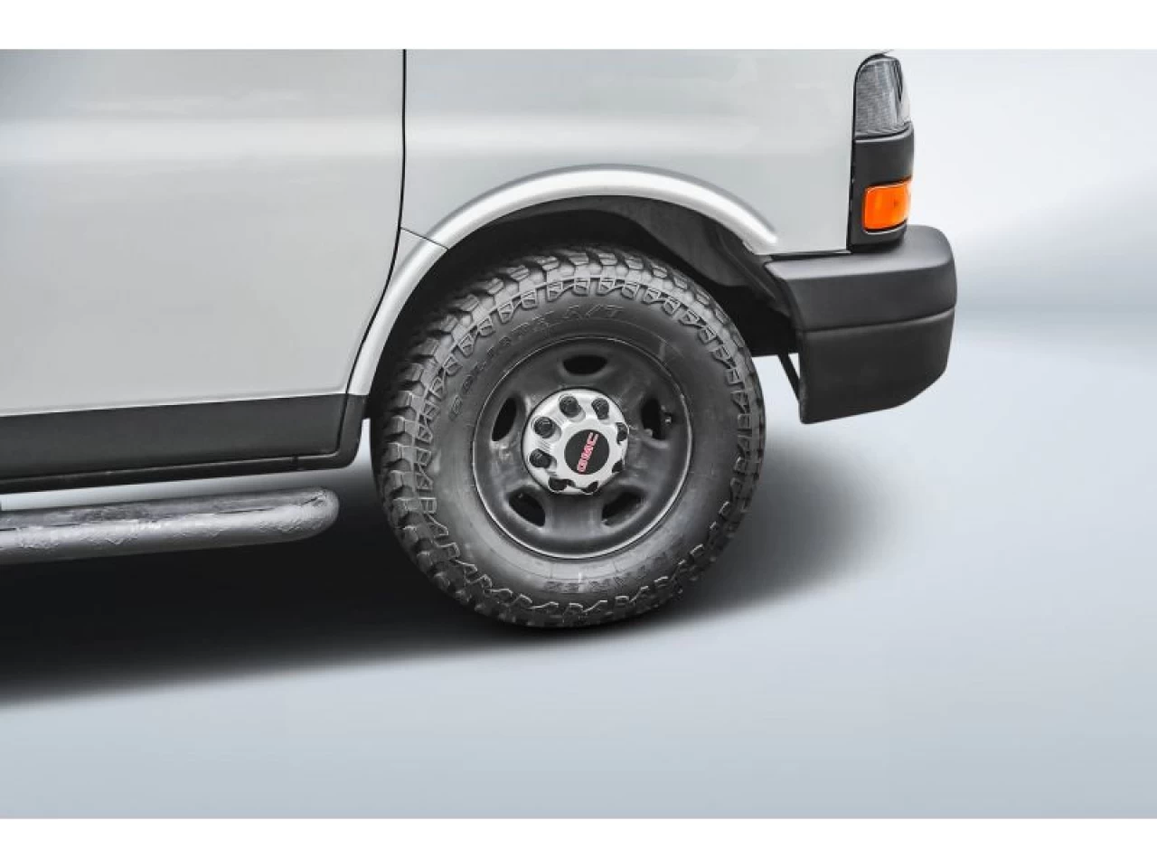 2017 GMC Savana RWD 2500 135" Image principale