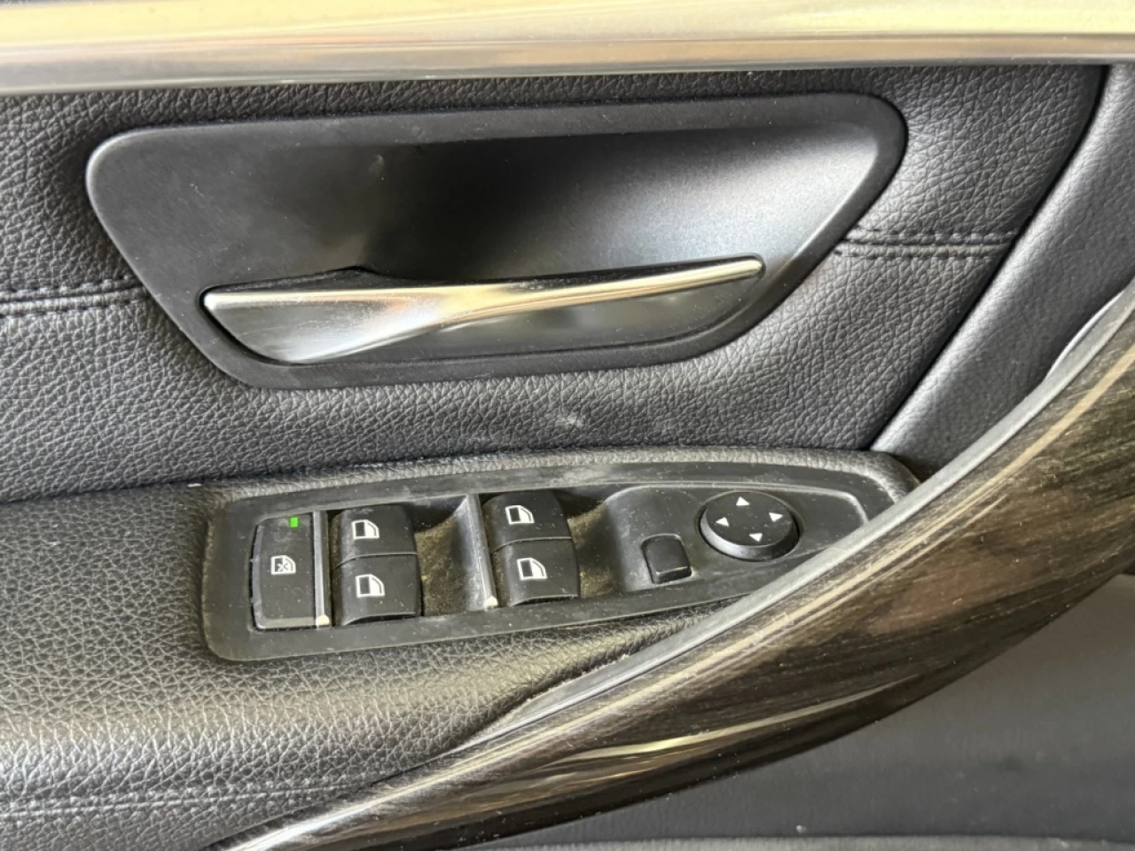 2017 BMW 3 Series 330i xDrive AWD CUIR TOIT NAV **APPROUVÉ 99.9%** Main Image