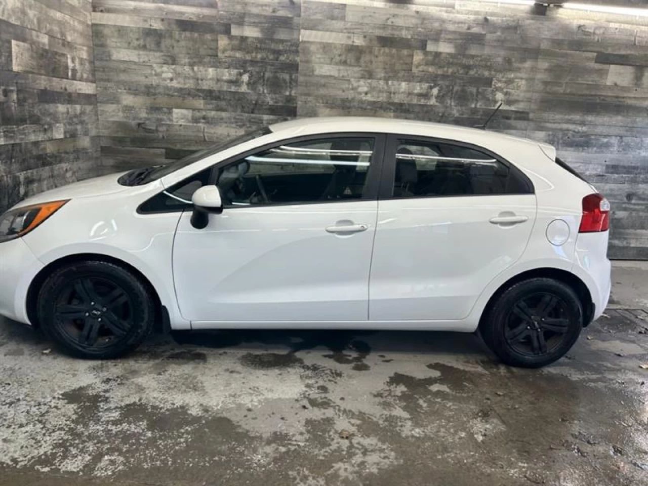 2014 Kia Rio LX Auto Bluetooth Mags ** APPROUVÉE 99,9% ** Image principale