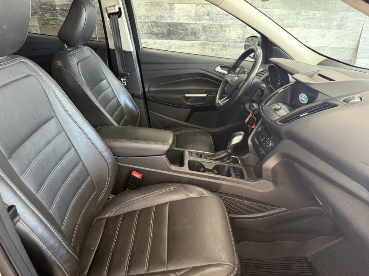 2018 Ford Escape SEL AWD CUIR CAM DE RECUL **APPROUVÉE 99,9%** Image principale