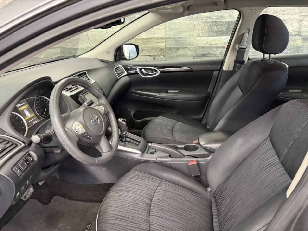 2017 Nissan Sentra SV Image principale