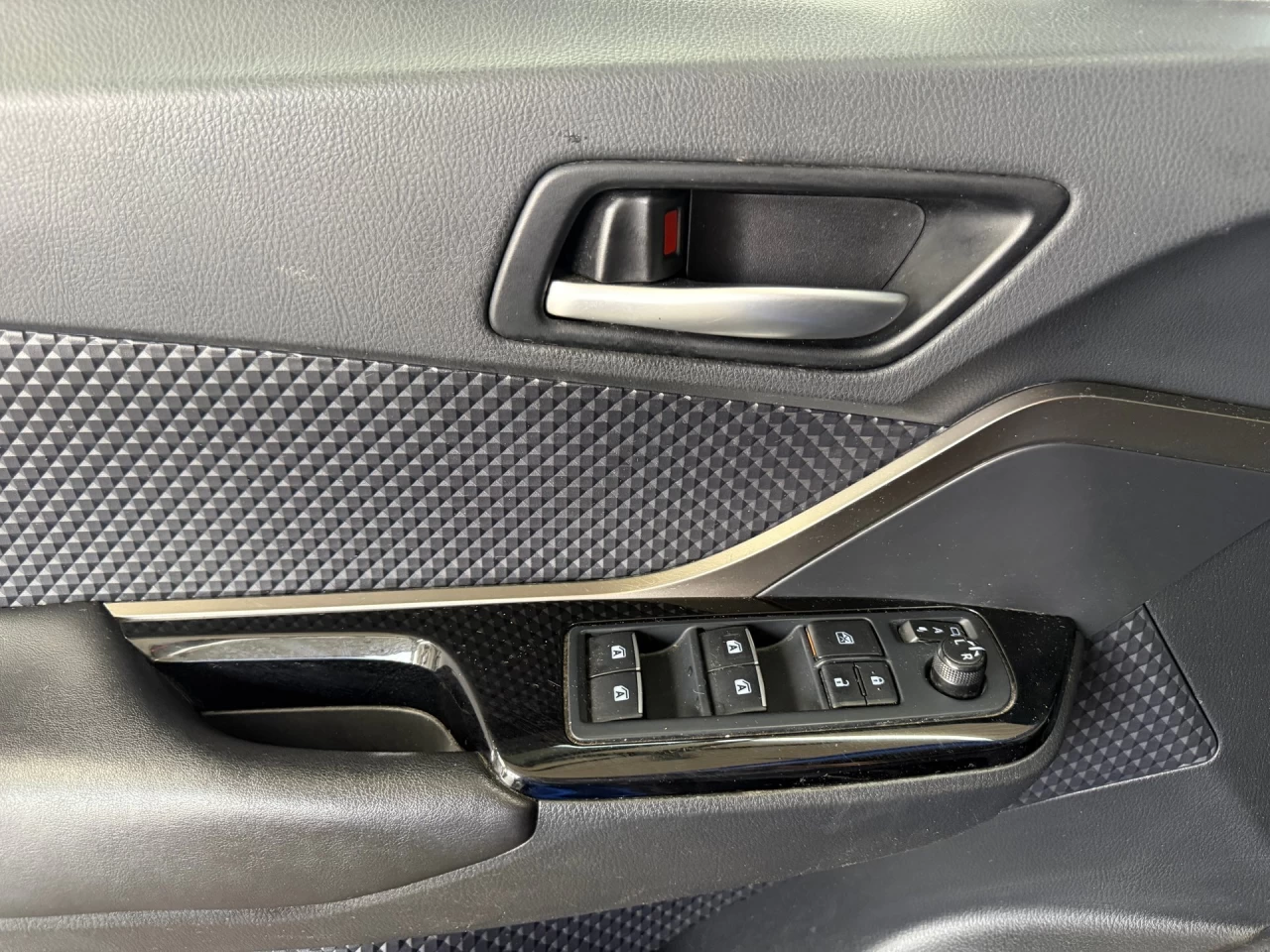 2019 Toyota C-HR XLE Image principale