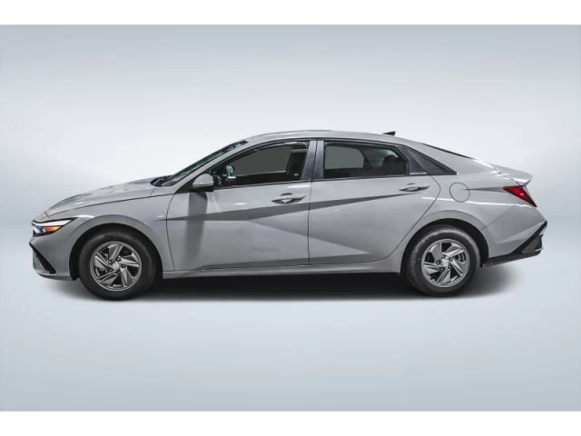 Hyundai Elantra Essential IVT 2025