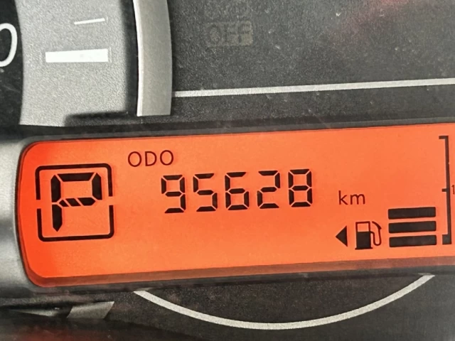 Nissan Micra S AUTO A/C BLUETOOTH **APPROUVÉE 99,9%** 2017