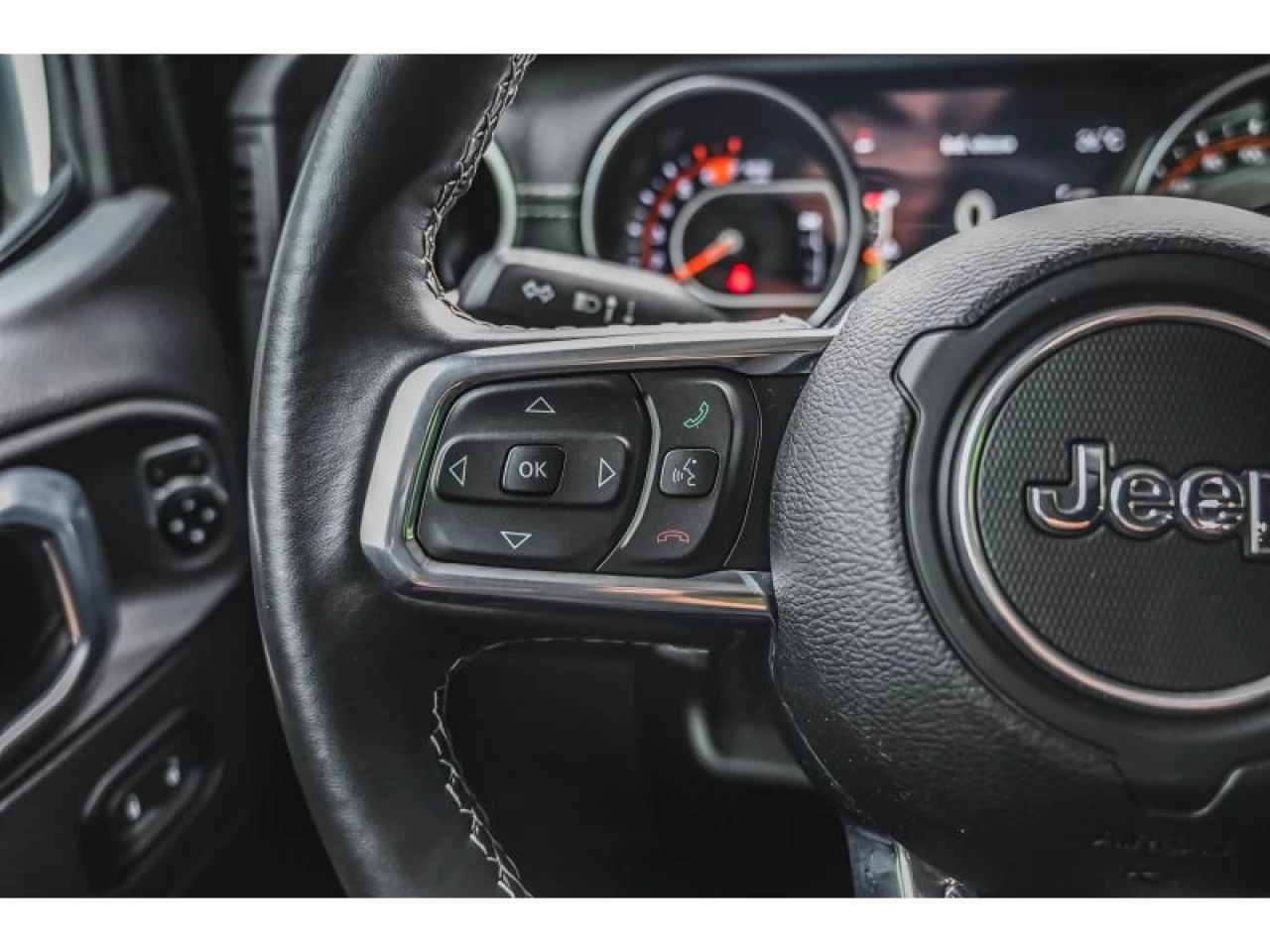 2021 Jeep Wrangler Unlimited Sahara CUIR 2 TOITS SYSTEME ALPINE Image principale
