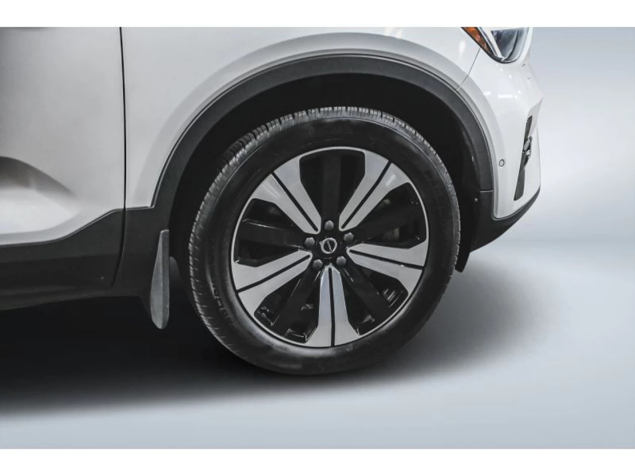 2023 Volvo C40 Twin eAWD Plus Main Image