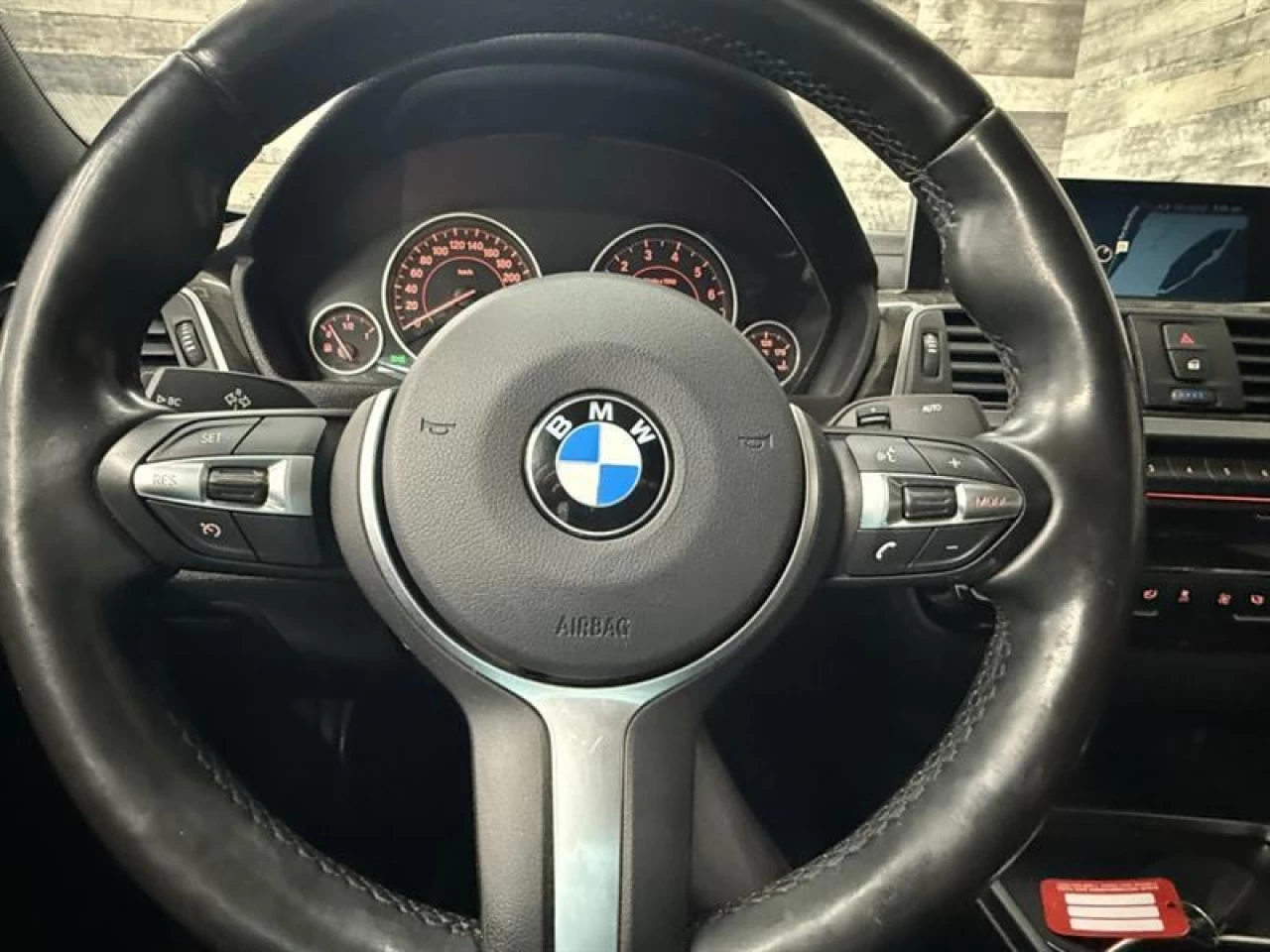 2018 BMW 3 Series 330i xDrive MSPORT CUIR TOIT NAV ** APPROUVÉ À 99. Main Image