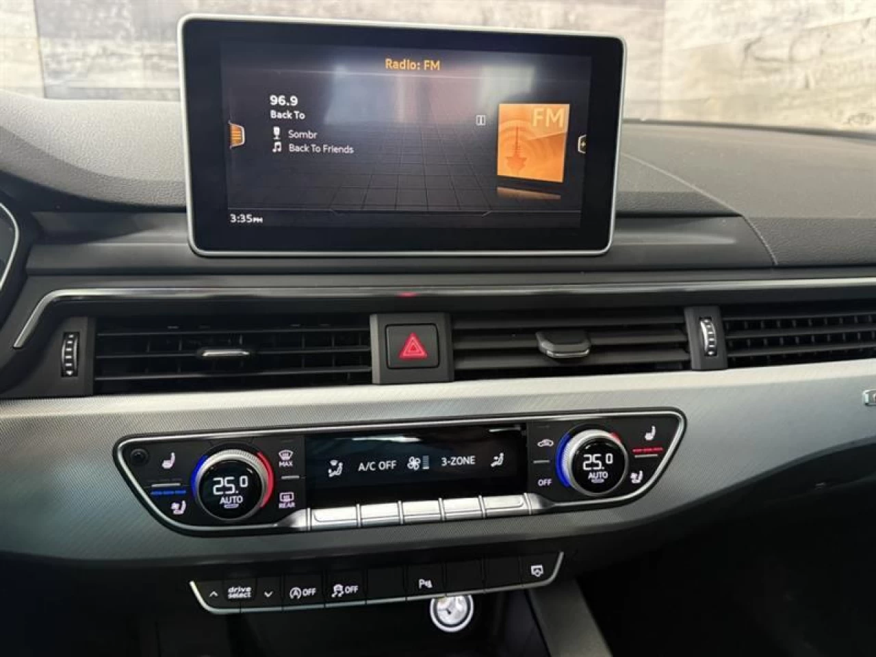 2018 Audi A4 Technik AWD CUIR NAV TOIT **APPROUVÉ À 99.9%** Main Image