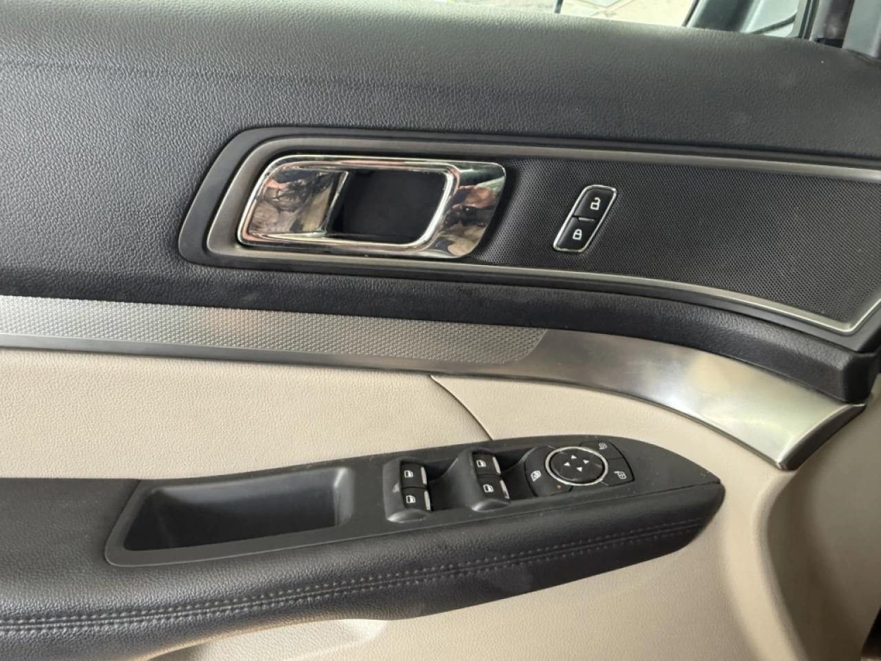 2019 Ford Explorer XLT AWD 7 PASS TOIT  PANO **APPRPOUVÉ À 99.9%** Image principale