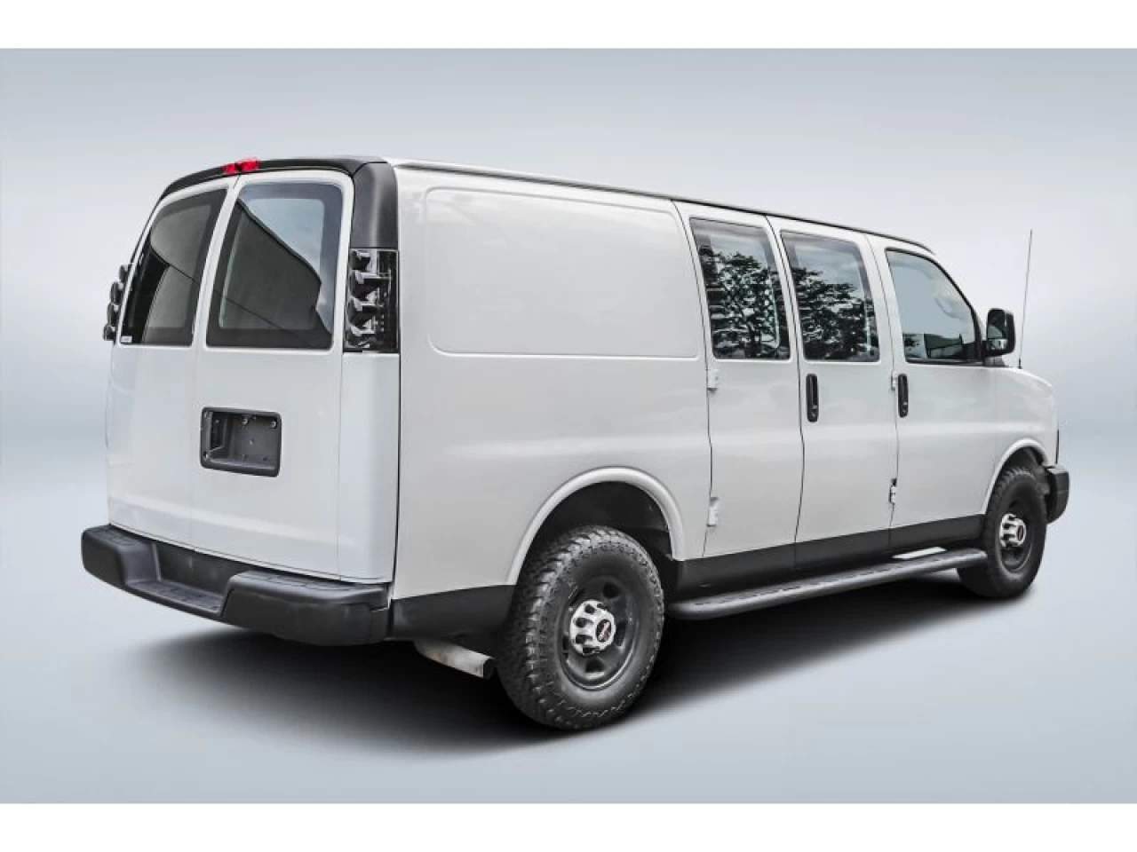 2017 GMC Savana RWD 2500 135" Image principale