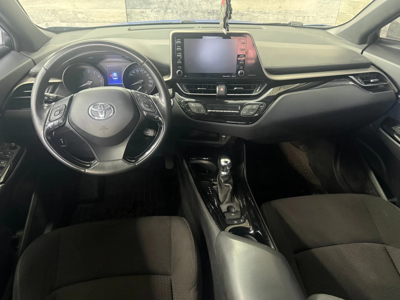 2019 Toyota C-HR XLE Image principale