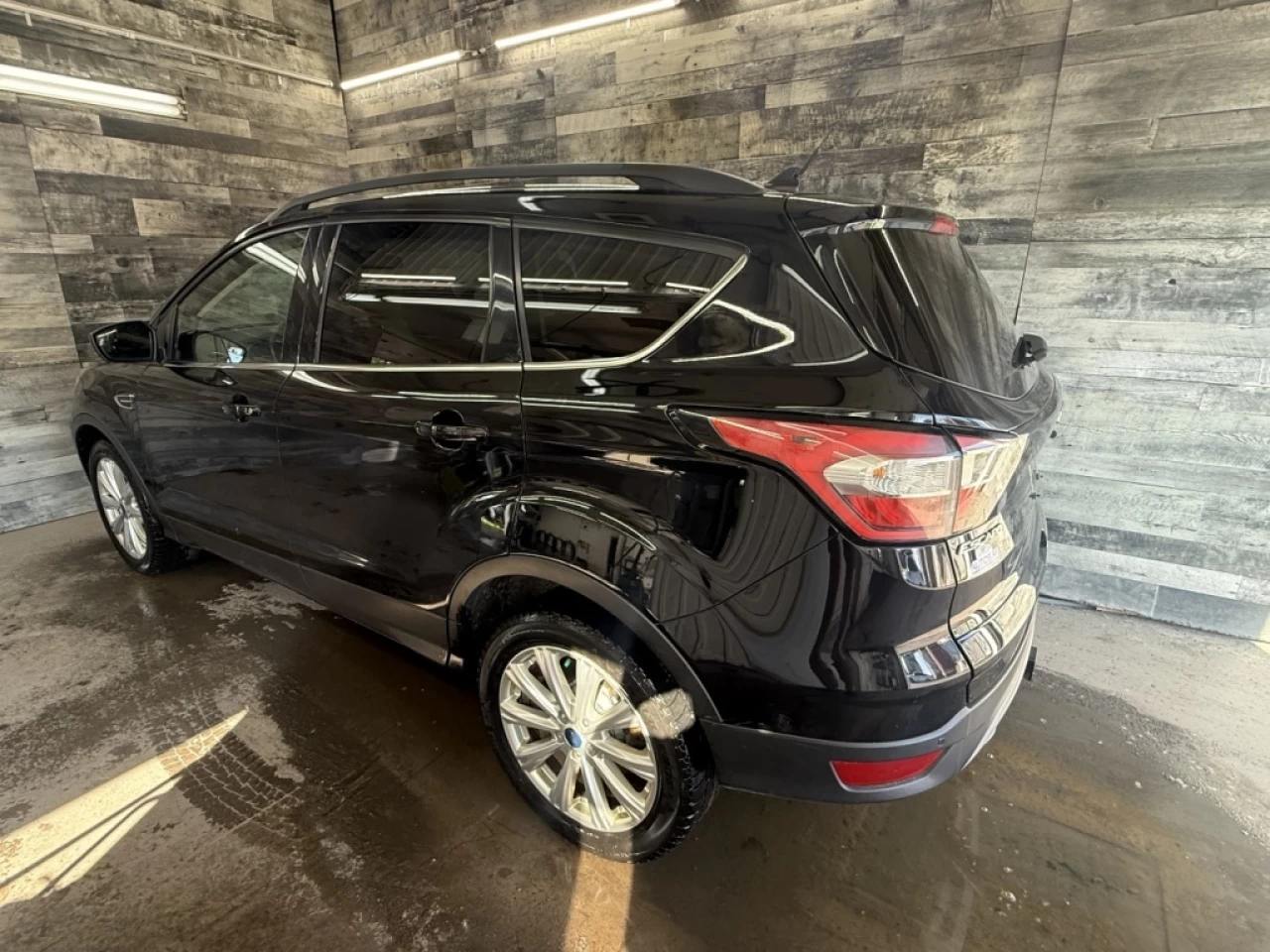 2018 Ford Escape SEL AWD CUIR CAM DE RECUL **APPROUVÉE 99,9%** Image principale