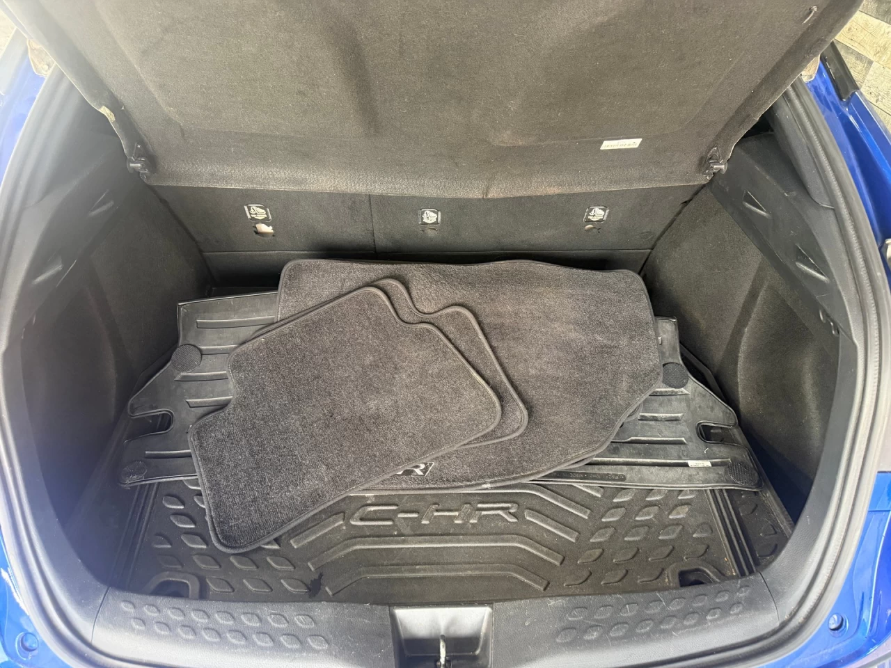 2019 Toyota C-HR XLE Image principale
