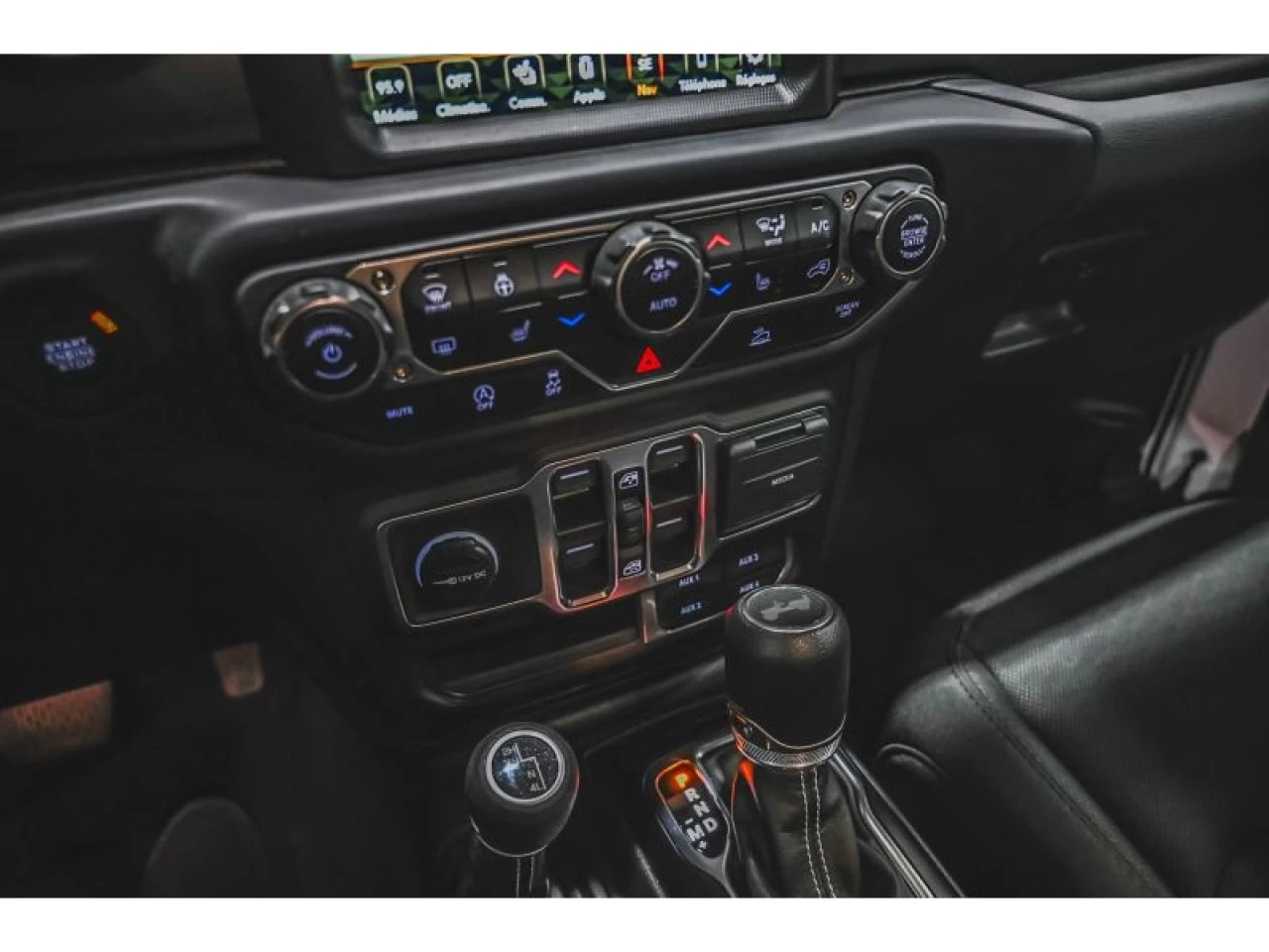 2023 Jeep Wrangler Sahara 4 Door 4x4 GROUPE REMORQUAGE Image principale