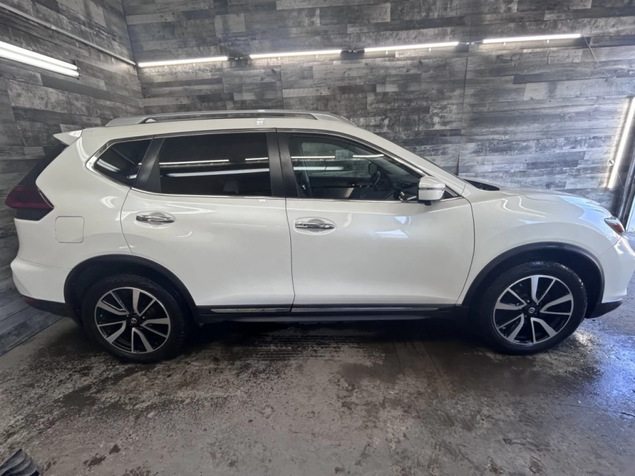 2018 Nissan Rogue SL AWD AUTO NAV TOIT CUIR **APPROUVÉE 99,9%** Image principale
