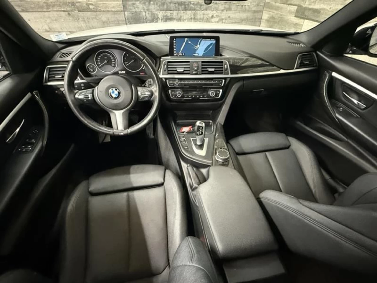 2018 BMW 3 Series 330i xDrive MSPORT CUIR TOIT NAV ** APPROUVÉ À 99. Main Image