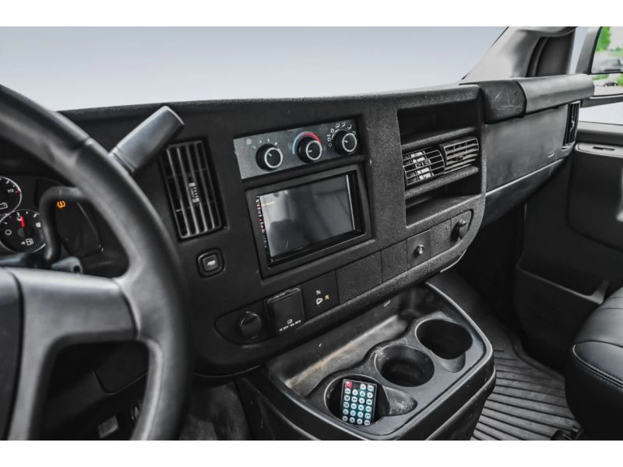 2017 GMC Savana RWD 2500 135" Image principale