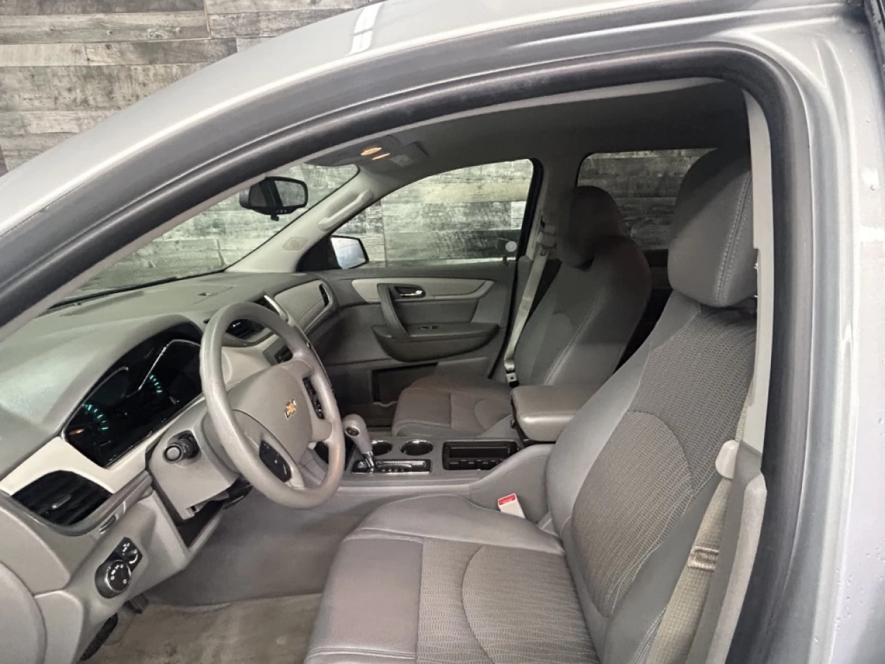 2017 Chevrolet Traverse 8 PASS AWD BLUETOOTH CAM DE RECUL ***APPROUVÉE 99. Image principale