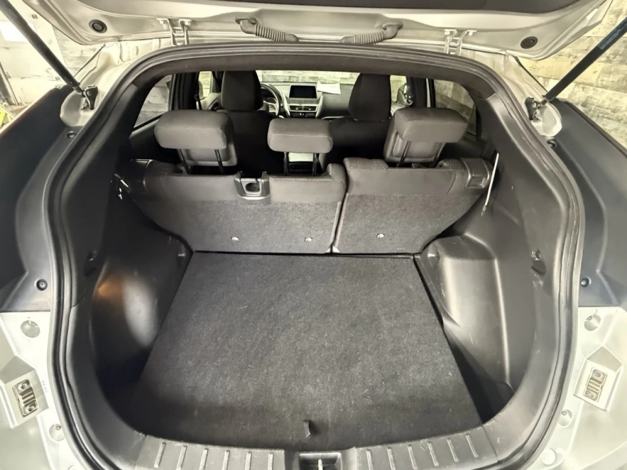 2020 Mitsubishi Eclipse Cross ES Main Image