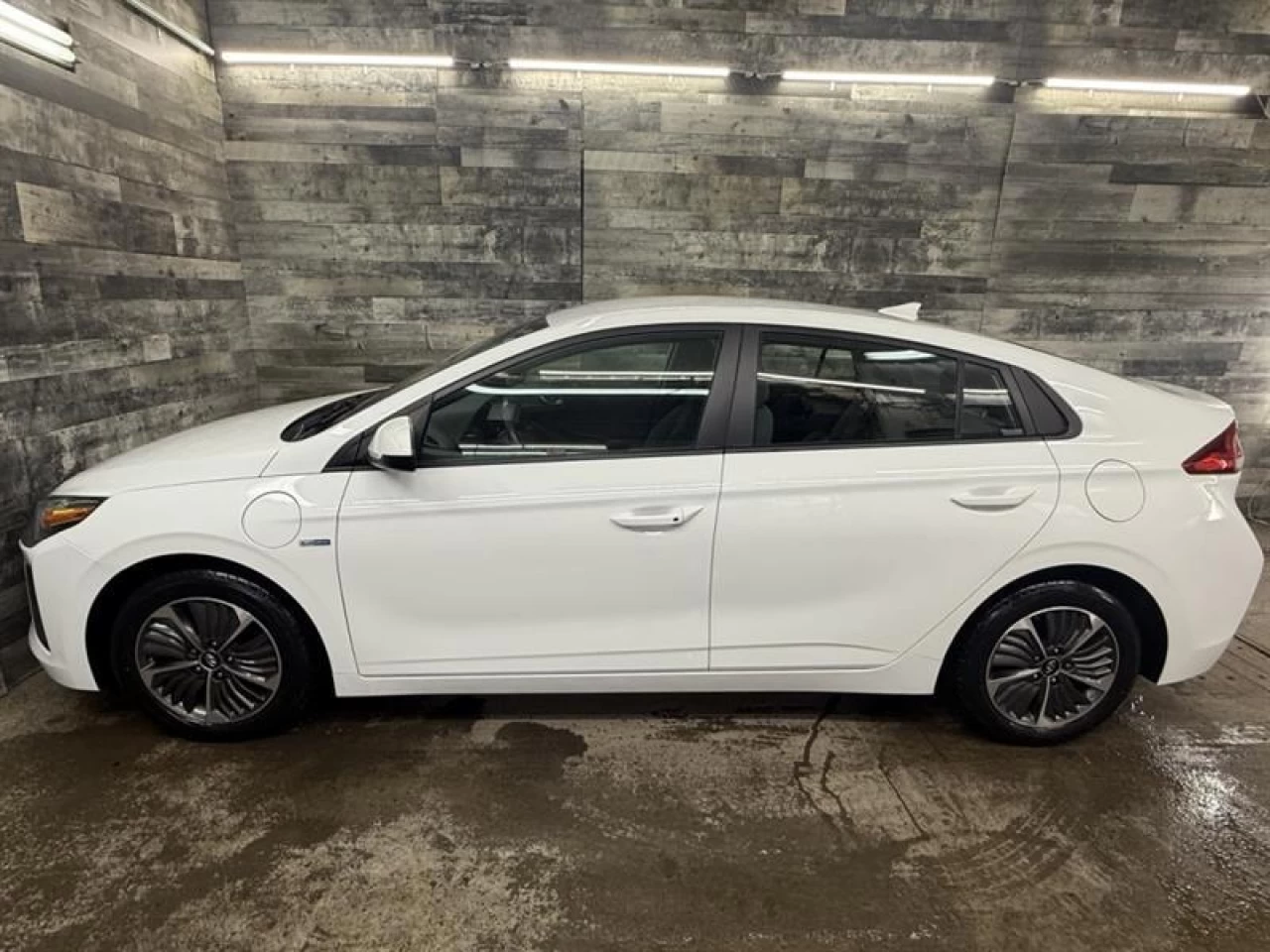 2020 Hyundai Ioniq hybride rechargeable PrivilÉgiÉ HYBRIDE APPLE CAR PLAY NAV **APPROUVÉE Image principale