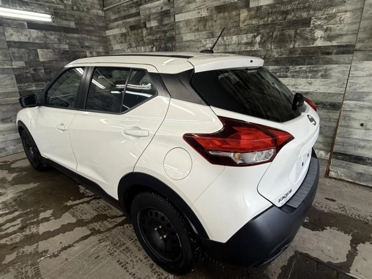 2019 Nissan Kicks SV Bluetooth sieges chauffant commande au volant** Main Image