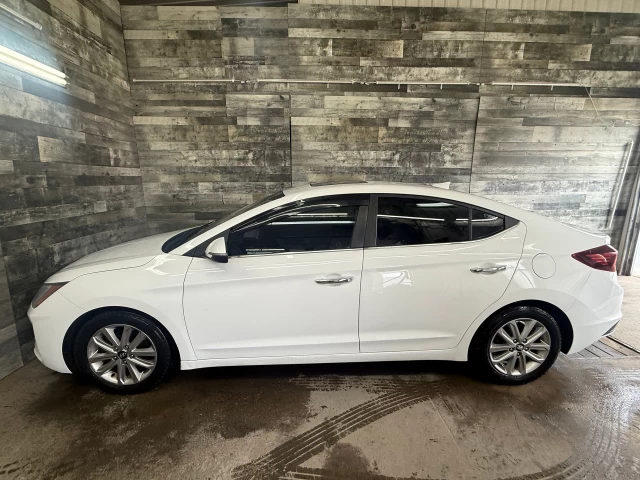 Hyundai Elantra Luxury 2019