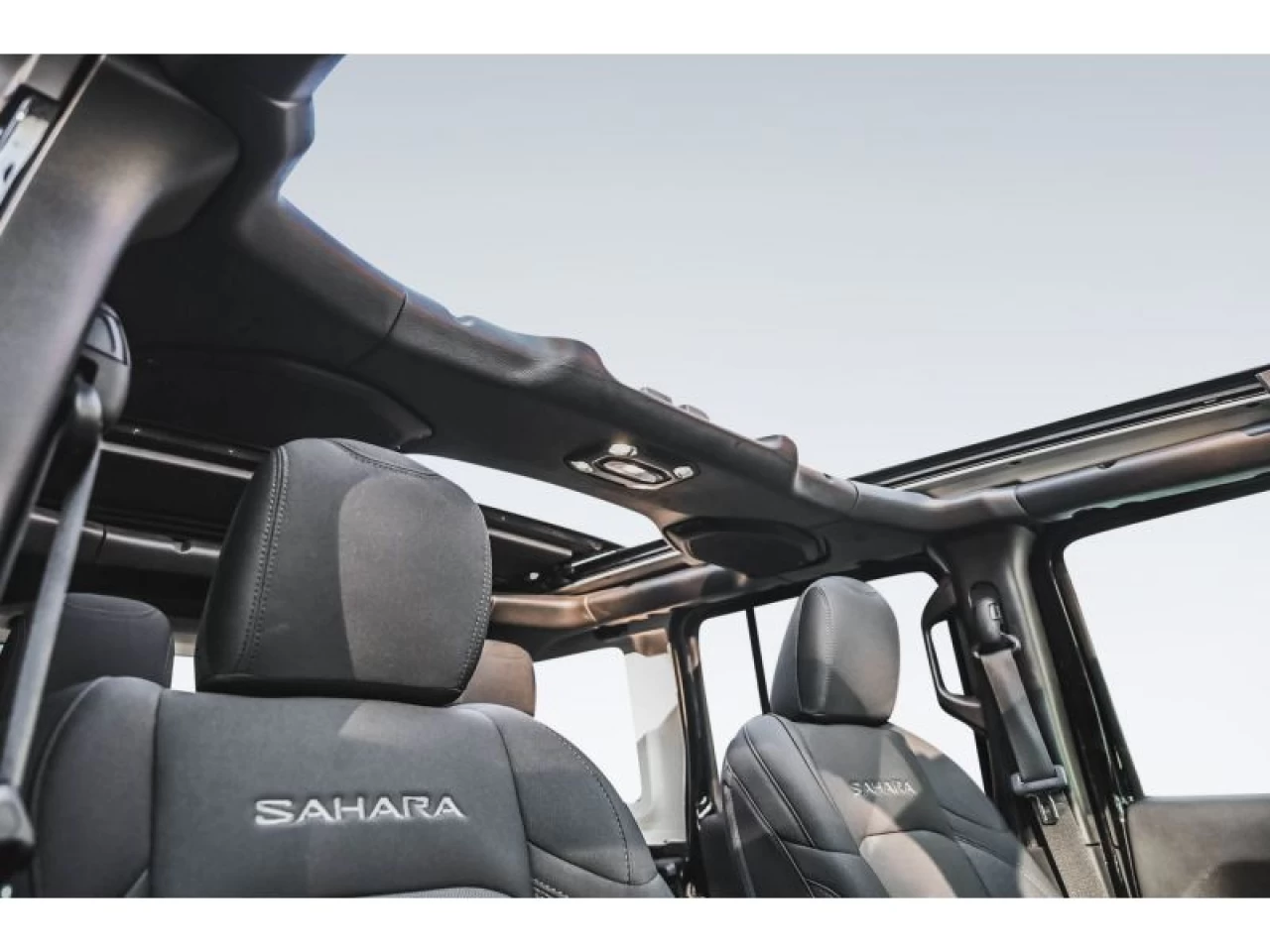 2023 Jeep Wrangler Sahara GROUPE REMORQUAGE TOIT SKY ONE-TOUCH Image principale